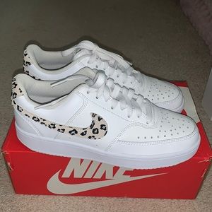 GENTLY USED WOMEN’s Nike Court Vision Low